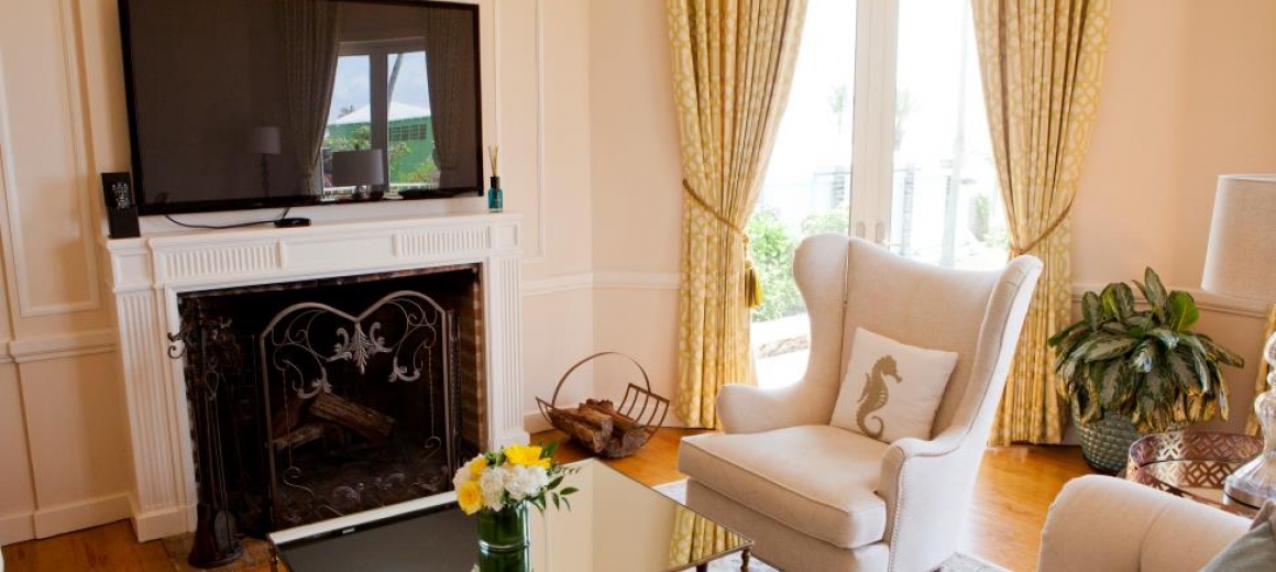 Caprice Cottage - regal and elegant and centrally located in the heart of our Oceanfront Bermuda Resort – is complete with 2 Bedrooms, and 2 and half Bathrooms. Bermuda Beachfront Resort