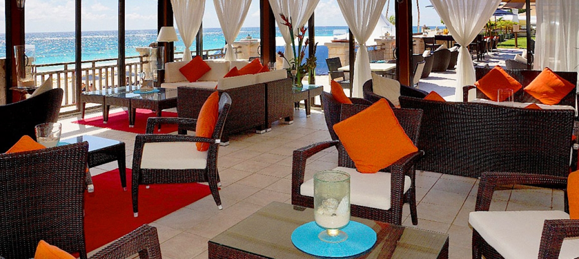 Elbow Beach Bermuda Resort’s Sea Breeze Gazebo reflects the warmth and airy freshness of the Island locale. Breakfast, Sushi, and Tapas served daily. Ocean View Cottages | Oceanfront Bermuda Resort