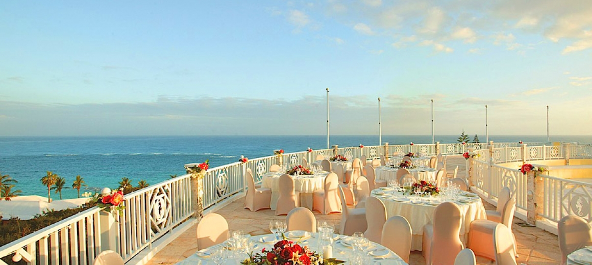 The Ocean Terrace at Elbow Beach Bermuda Resort offers breathtaking views of the glistening Atlantic Ocean and the Island’s coastal South Shore. Ocean View Rooms | Oceanfront Bermuda Resort